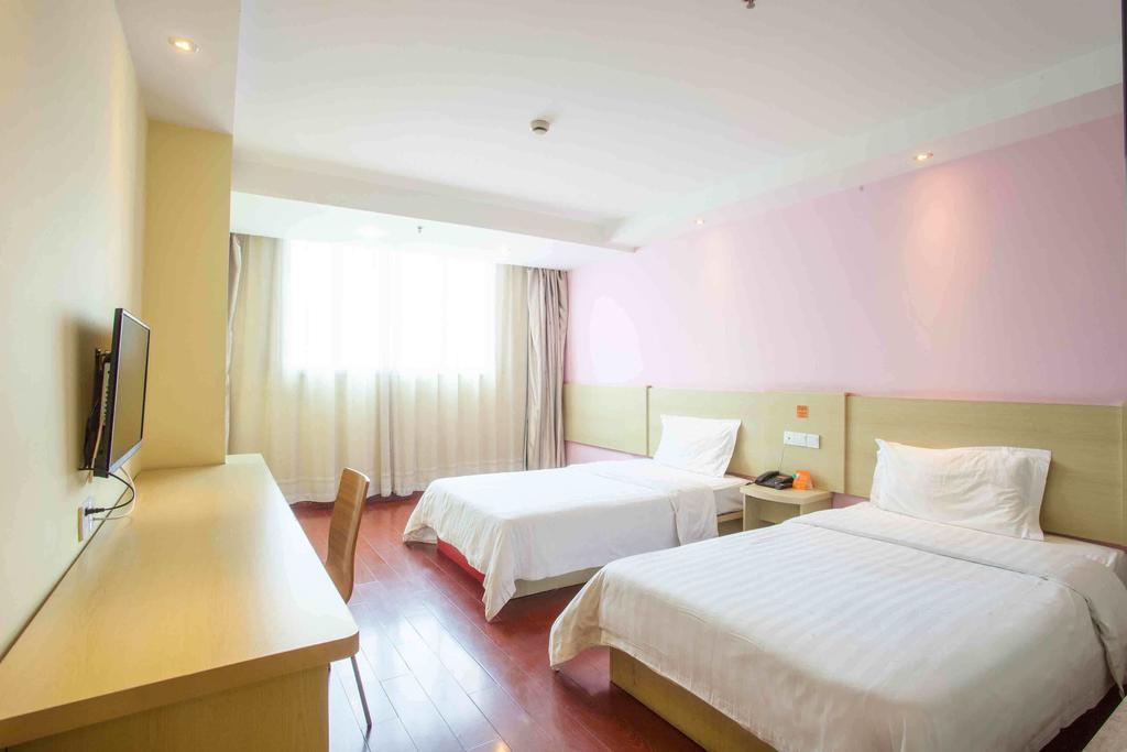 7Days Inn Huaihua Train Station Square Room photo