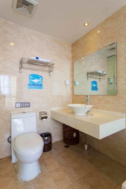 7Days Inn Huaihua Train Station Square Room photo