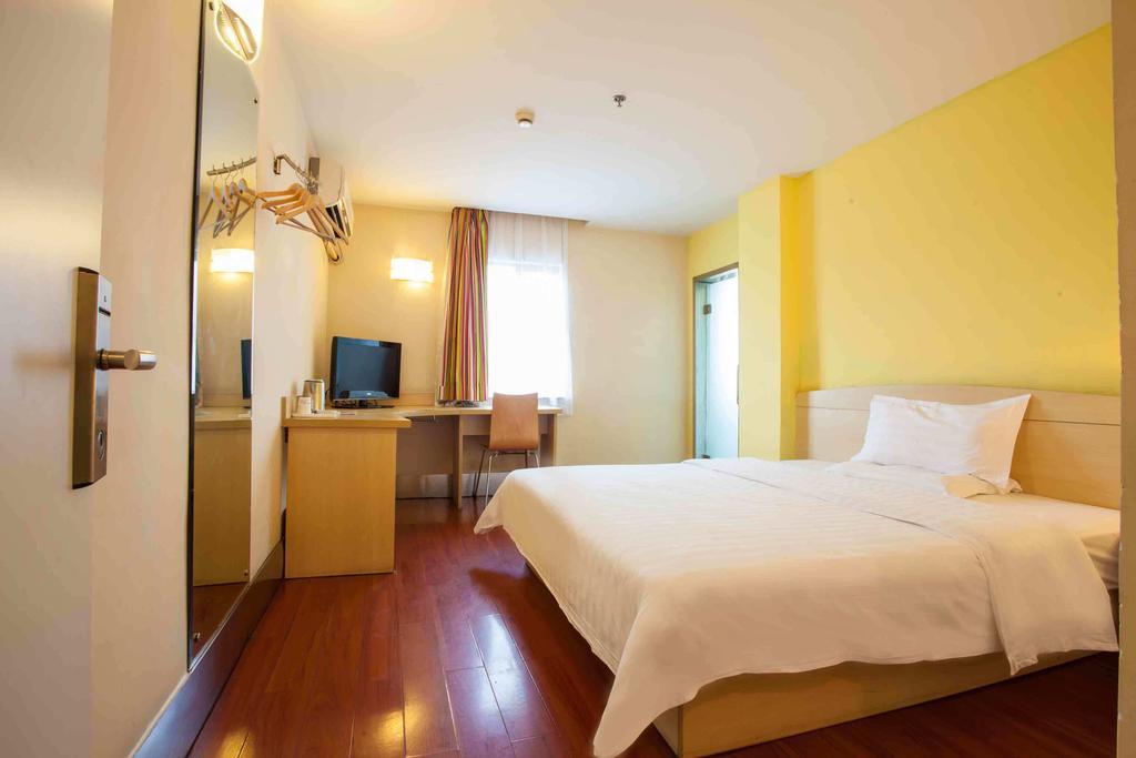 7Days Inn Huaihua Train Station Square Room photo
